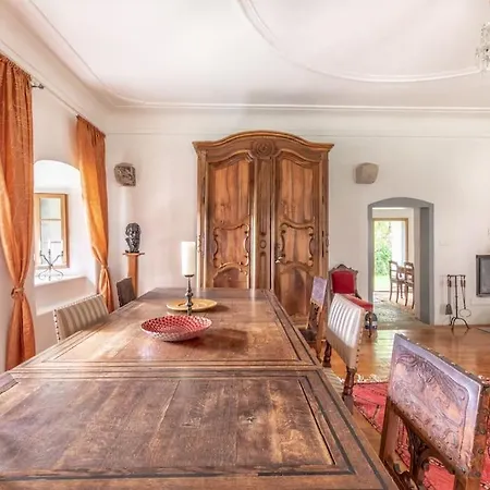 Villa 18 Century Bohemian Clunek