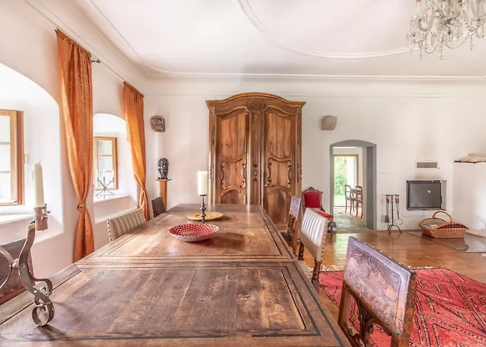 Villa 18 Century Bohemian Clunek