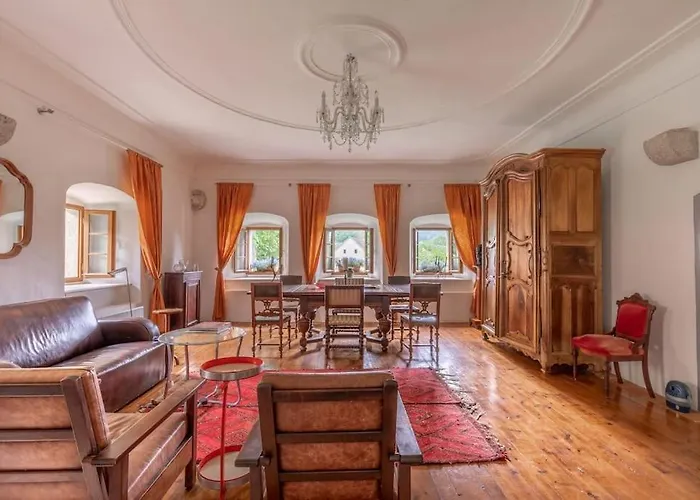 فيلة 18 Century Bohemian *